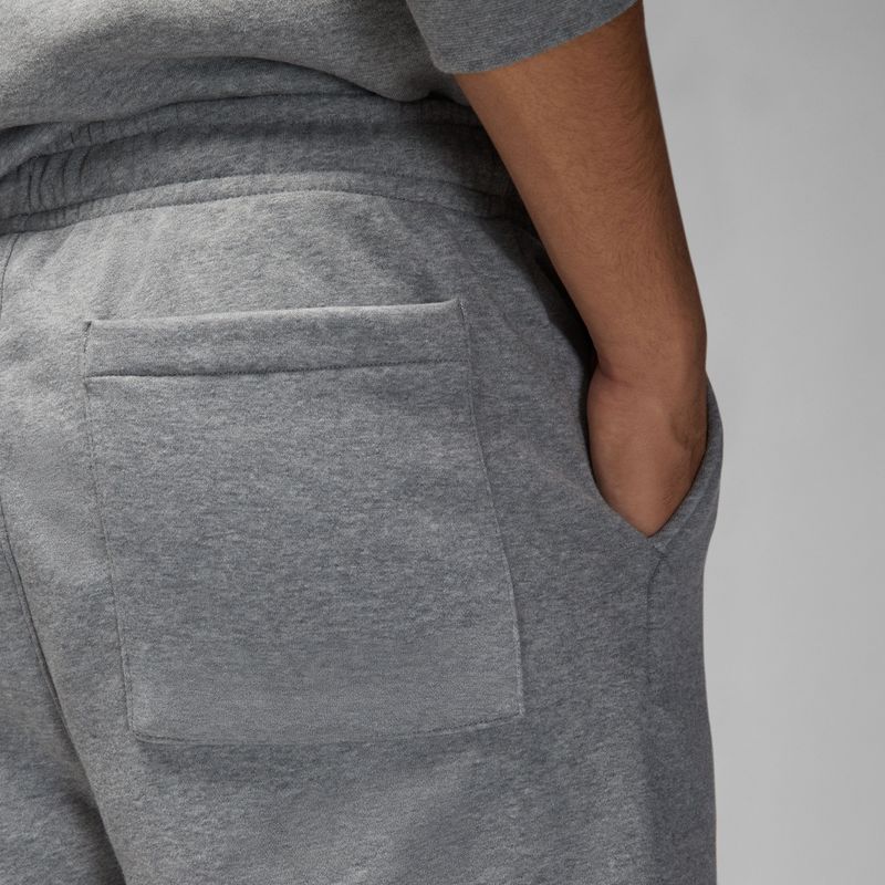 Pantaloneta-nike-para-hombre-M-J-Ess-Flc-Short-para-moda-color-gris.-Outfit-Completo