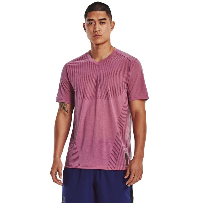 Camiseta-Manga-Corta-under-armour-para-hombre-Ua-Run-Anywhere-Breeze-Tee-para-correr-color-rosado.-Frente-Sobre-Modelo
