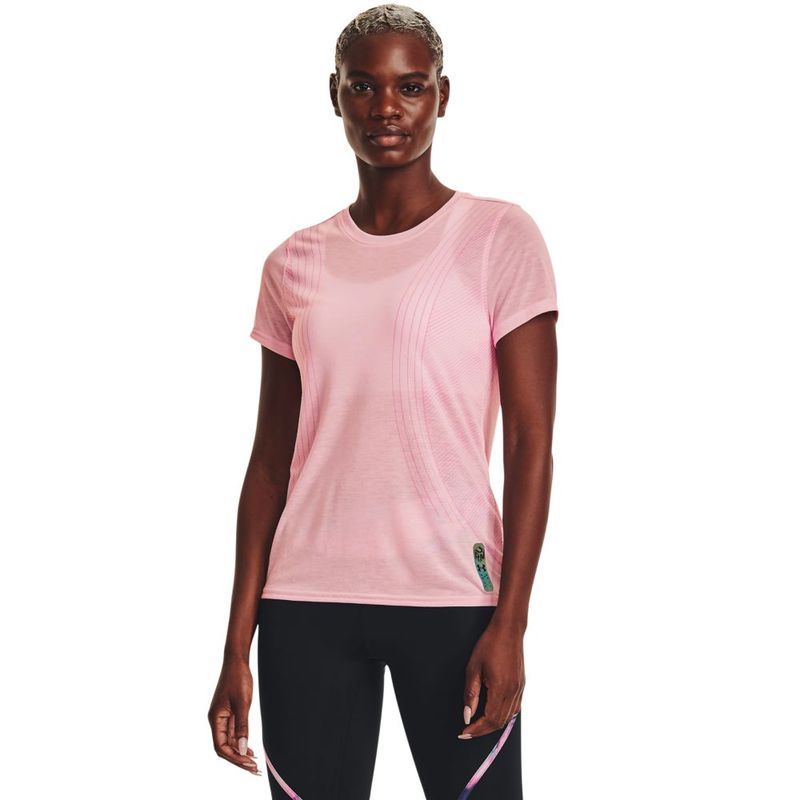 Camiseta-Manga-Corta-under-armour-para-mujer-Ua-Run-Anywhere-Breeze-Tee-para-correr-color-rojo.-Frente-Sobre-Modelo