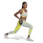 Licra-adidas-para-mujer-Te-Hit-78-Tig-para-entrenamiento-color-verde.-Modelo-En-Movimiento