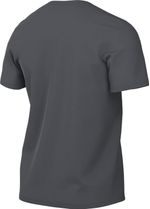 Camiseta-Manga-Corta-nike-para-hombre-M-Nk-Df-Tee-Camo-Gfx-para-entrenamiento-color-gris.-Reverso-Sin-Modelo