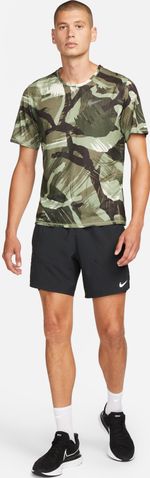 Camiseta-Manga-Corta-nike-para-hombre-M-Nk-Df-Miler-Top-Ss-Camo-para-correr-color-verde.-Detalle-Sobre-Modelo-3