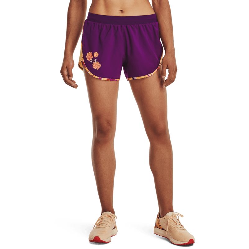 Pantaloneta-under-armour-para-mujer-Ua-Fly-By-Elite-Dod-Short-para-correr-color-morado.-Frente-Sobre-Modelo