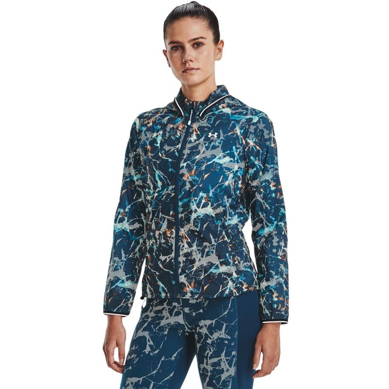 Camiseta-Manga-Larga-under-armour-para-mujer-Ua-Storm-Outrun-Cold-Jacket-para-correr-color-azul.-Modelo-In-Action
