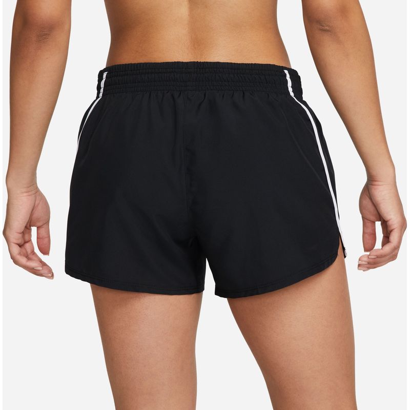 Pantaloneta-nike-para-mujer-W-Nk-Df-Swsh-Run-10K-Short-para-correr-color-negro.-Reverso-Sobre-Modelo