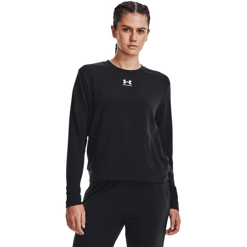 Camiseta-Manga-Larga-under-armour-para-mujer-Rival-Terry-Crew-para-entrenamiento-color-negro.-Frente-Sobre-Modelo