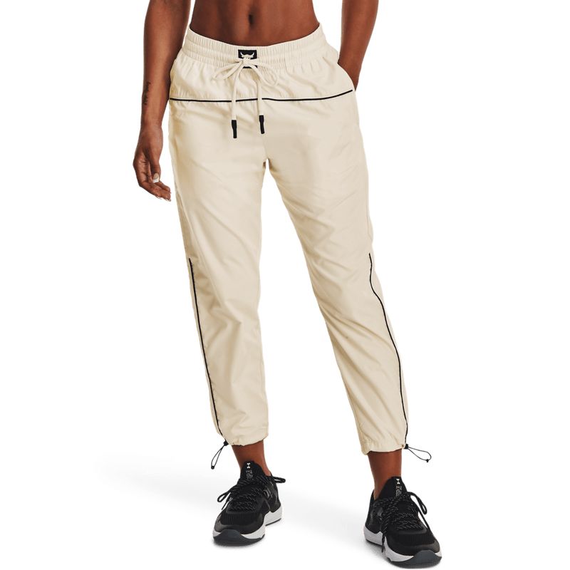 Pantalon-under-armour-para-mujer-Pjt-Rck-Swshy-Pant-para-entrenamiento-color-blanco.-Frente-Sobre-Modelo