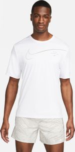 Camiseta-Manga-Corta-nike-para-hombre-M-Nk-Df-Uv-Run-Dvn-Miler-Gx-Ss-para-correr-color-blanco.-Frente-Sobre-Modelo