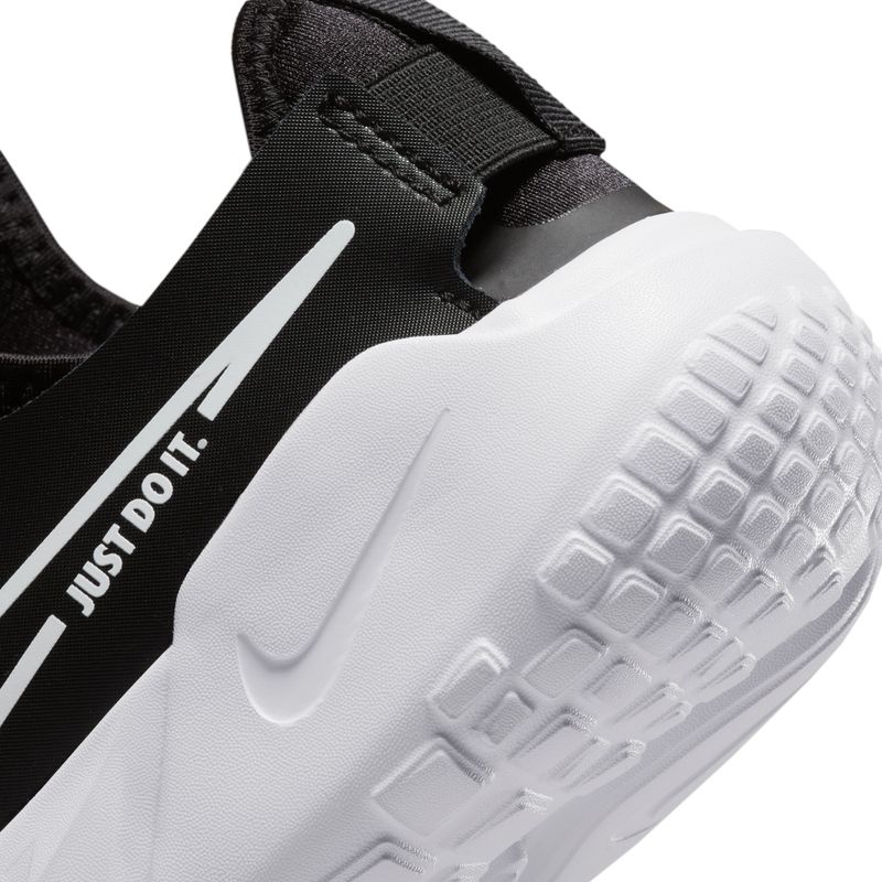 Tenis-nike-para-niño-Nike-Flex-Runner-2-Gs-para-moda-color-negro.-Detalle-2