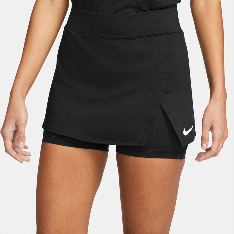 Falda-nike-para-mujer-W-Nkct-Df-Vctry-Skirt-Strt-para-tenis-color-negro.-Reverso-Sobre-Modelo