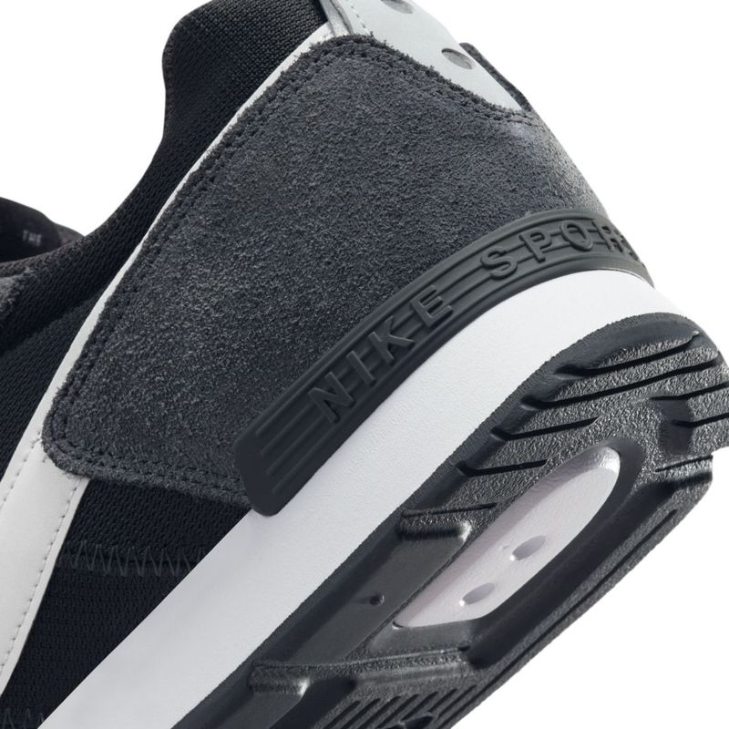 Tenis-nike-para-hombre-Nike-Venture-Runner-para-moda-color-gris.-Detalle-2