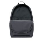 Morral-nike-para-mujer-Nk-Heritage-Bkpk-para-moda-color-gris.-Detalle-3