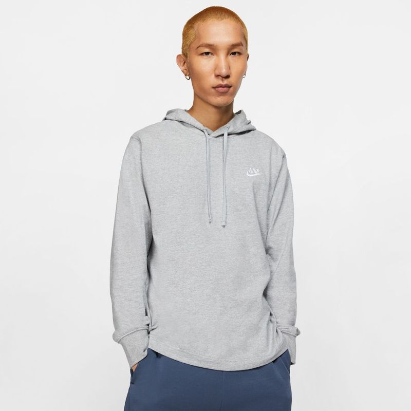 Hoodie-nike-para-hombre-M-Nsw-Club-Hoodie-Po-Jsy-para-moda-color-gris.-Frente-Sobre-Modelo