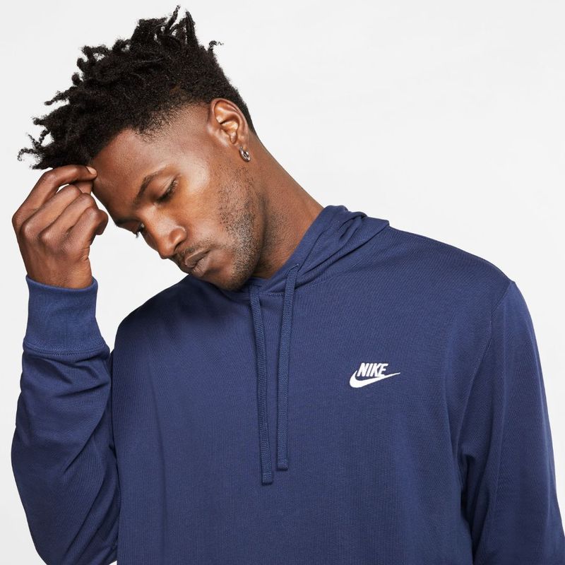 Hoodie-nike-para-hombre-M-Nsw-Club-Hoodie-Po-Jsy-para-moda-color-azul.-Zoom-Frontal-Sobre-Modelo