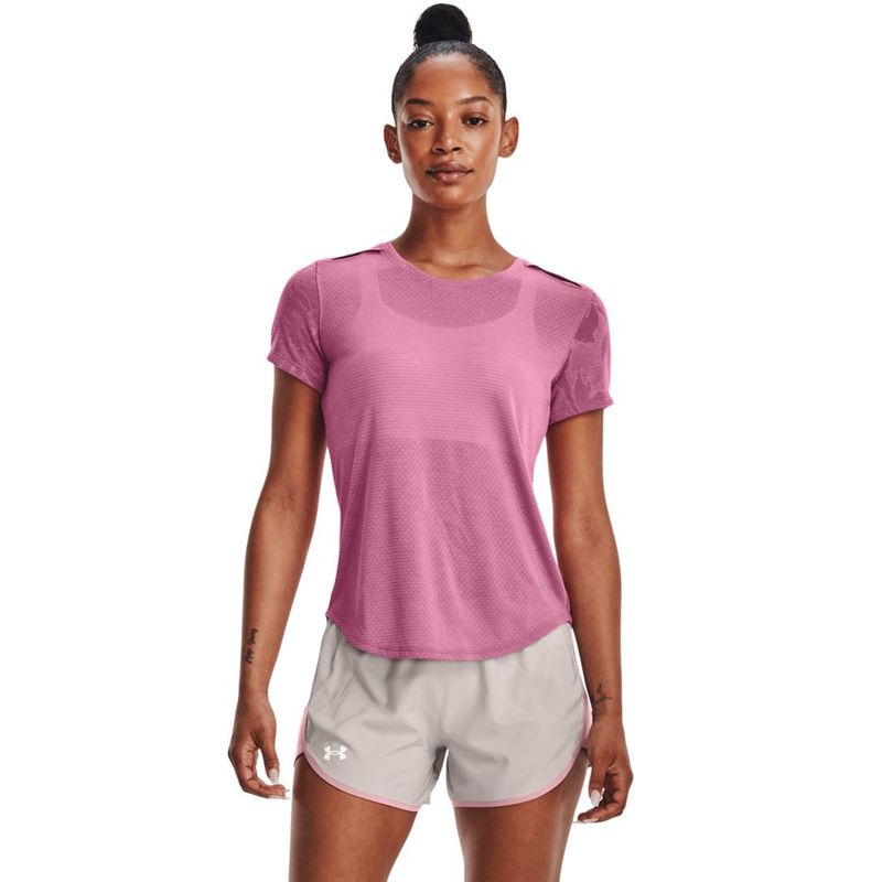 Camiseta-Manga-Corta-under-armour-para-mujer-Ua-Streaker-Snowcloud-Ss-para-correr-color-rosado.-Frente-Sobre-Modelo
