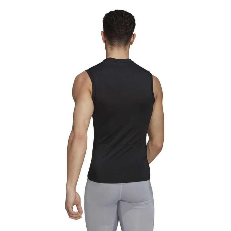 Camiseta-Manga-Sisa-adidas-para-hombre-Tf-Sl-Tee-para-entrenamiento-color-negro.-Reverso-Sobre-Modelo