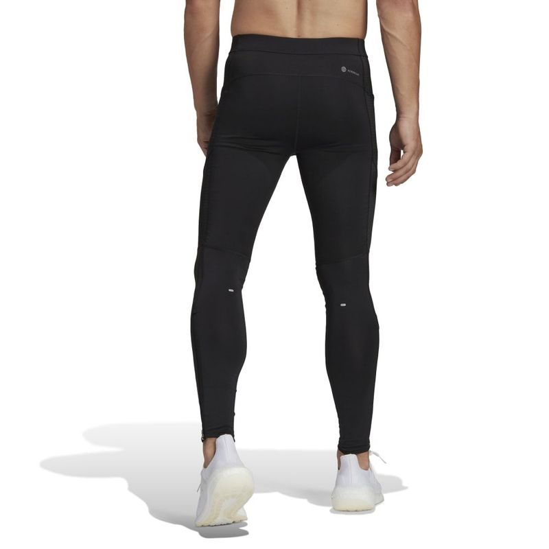 Licra-adidas-para-hombre-Otr-Tight-para-correr-color-negro.-Reverso-Sobre-Modelo