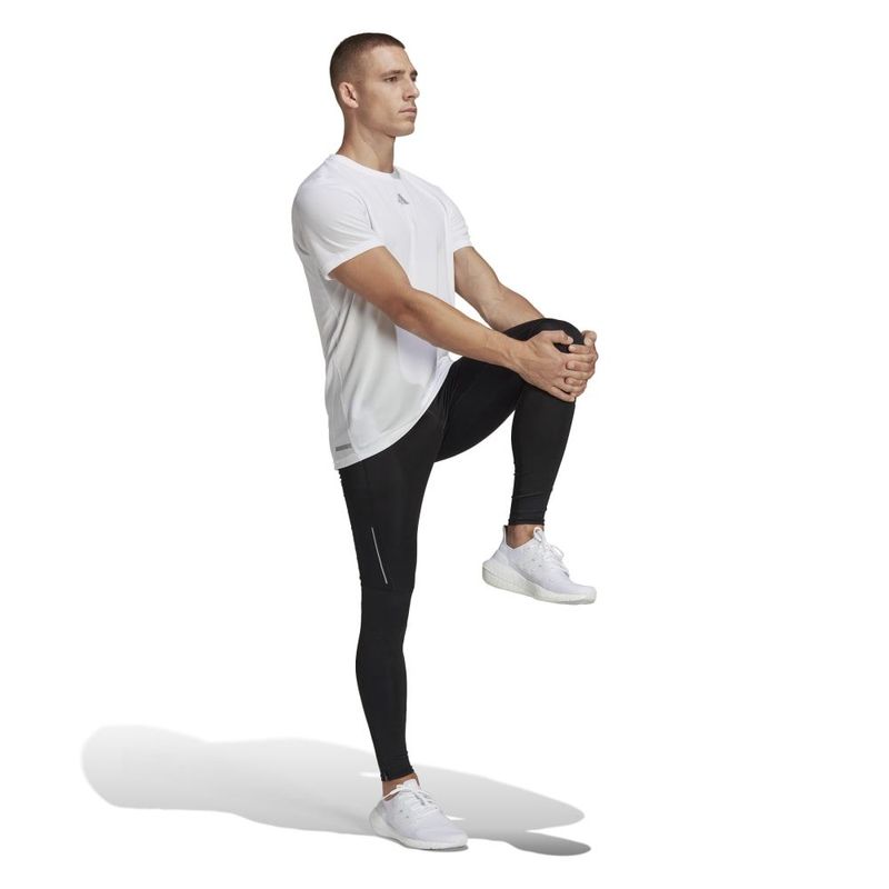 Licra-adidas-para-hombre-Otr-Tight-para-correr-color-negro.-Modelo-En-Movimiento