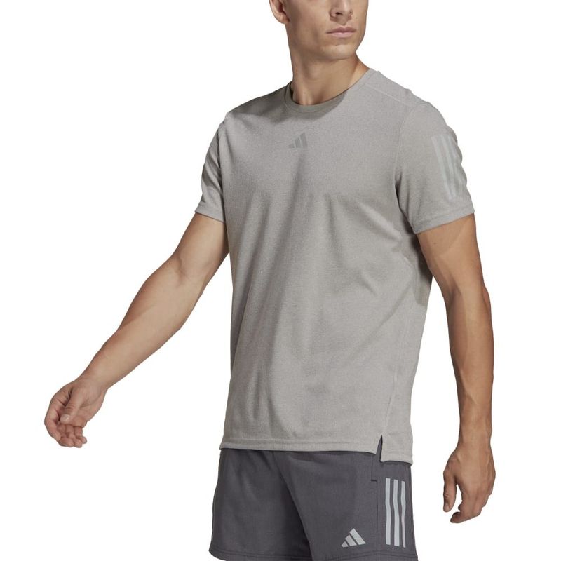 Camiseta-Manga-Corta-adidas-para-hombre-Otr-Heather-Tee-para-correr-color-gris.-Zoom-Frontal-Sobre-Modelo