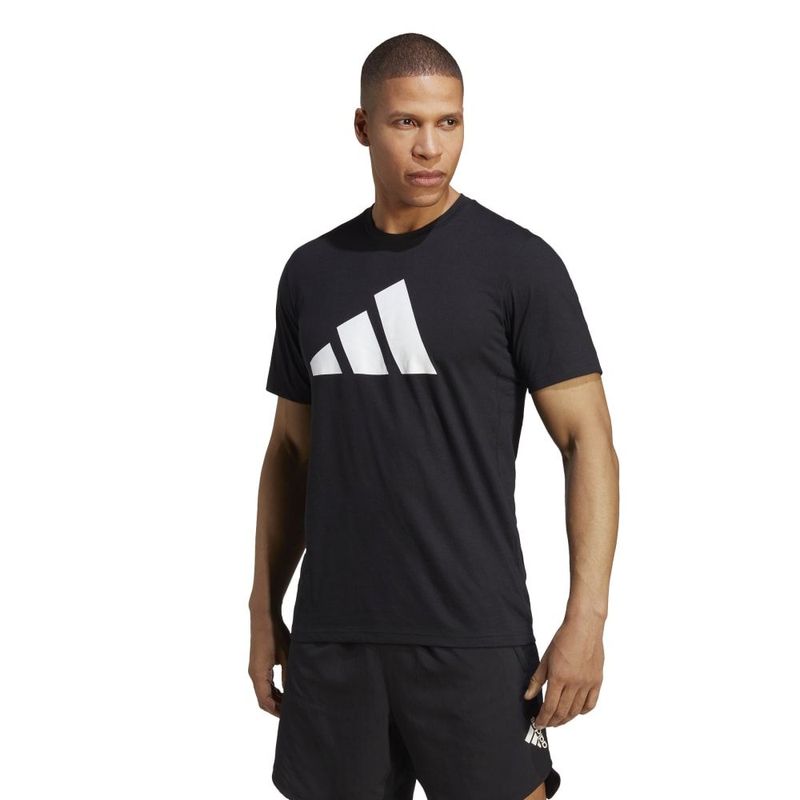 Camiseta-Manga-Corta-adidas-para-hombre-Tr-Es-Fr-Logo-T-para-entrenamiento-color-negro.-Frente-Sobre-Modelo