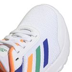 Tenis-adidas-para-niño-Tensaur-Run-2.0-K-para-moda-color-blanco.-Detalle-1
