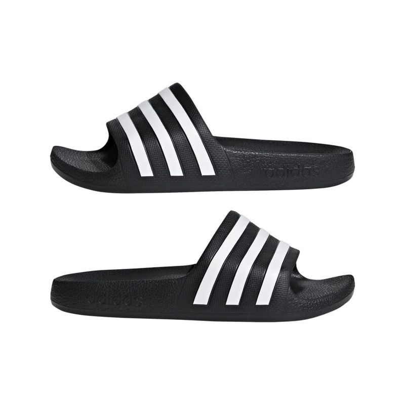 Sandalias-adidas-para-niño-Adilette-Aqua-K-para-natacion-color-negro.-Par-Alineados