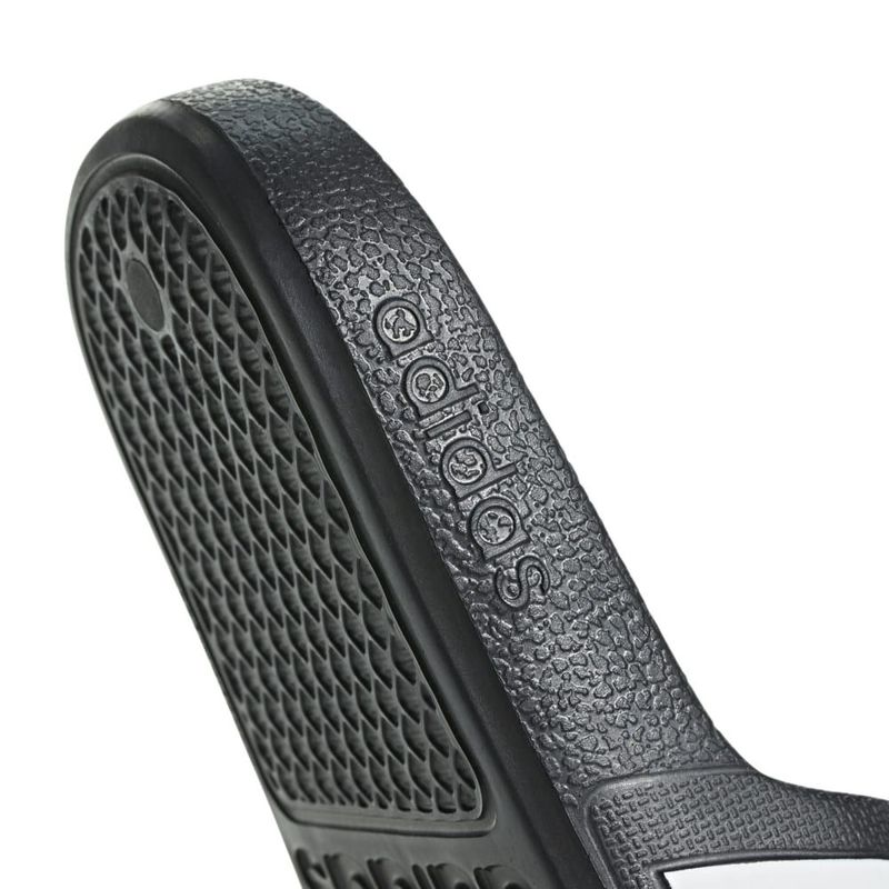 Sandalias-adidas-para-niño-Adilette-Aqua-K-para-natacion-color-negro.-Detalle-2
