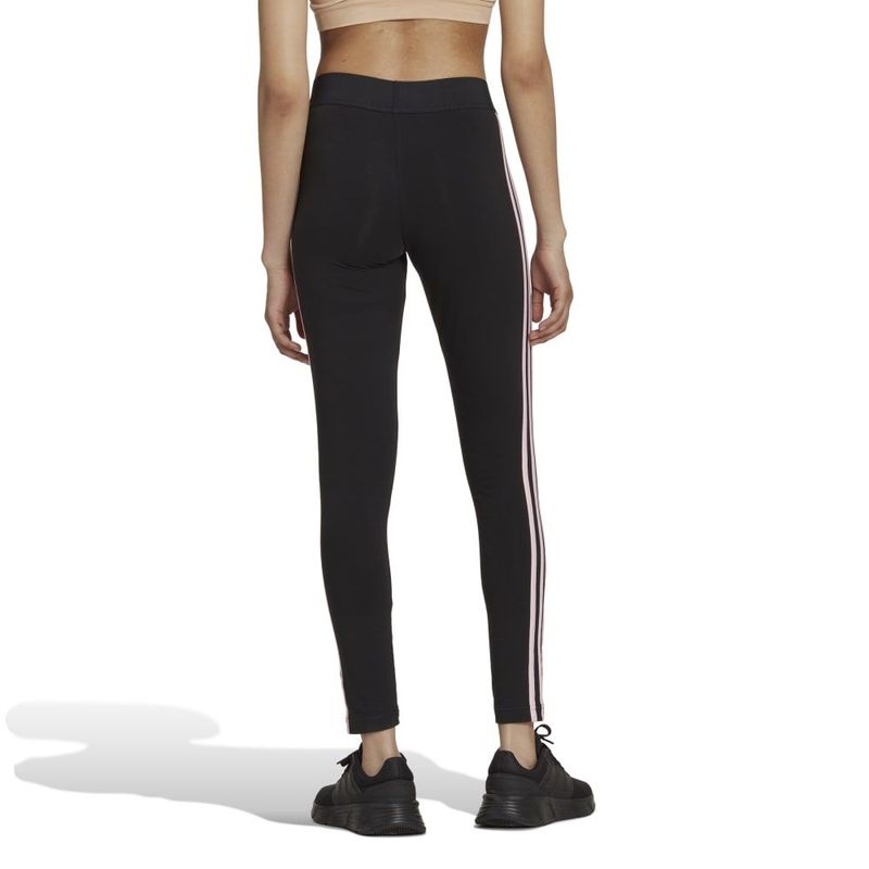 Licra-adidas-para-mujer-W-3S-Leg-para-moda-color-negro.-Reverso-Sobre-Modelo