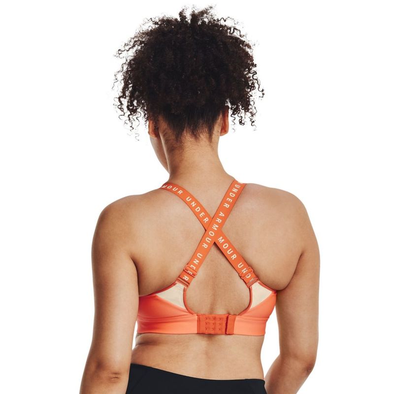 Top-under-armour-para-mujer-Ua-Infinity-High-Bra-para-entrenamiento-color-naranja.-Reverso-Sobre-Modelo