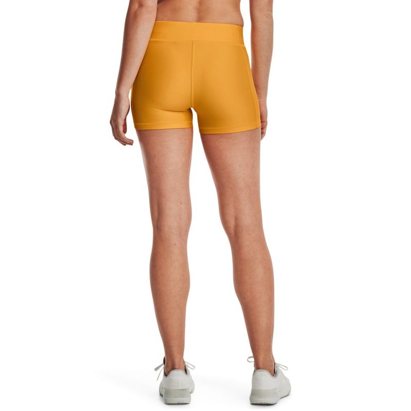 Pantaloneta-under-armour-para-mujer-Armour-Mid-Rise-Shorty-para-entrenamiento-color-amarillo.-Reverso-Sobre-Modelo