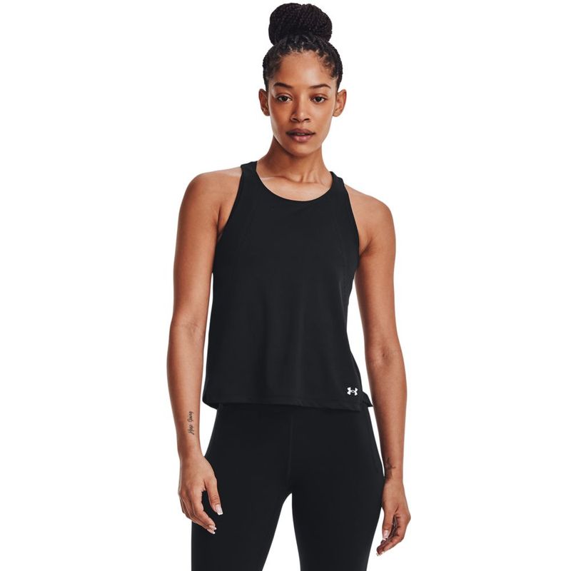 Camiseta-Manga-Sisa-under-armour-para-mujer-Engineered-Knit-Tank-para-entrenamiento-color-negro.-Frente-Sobre-Modelo