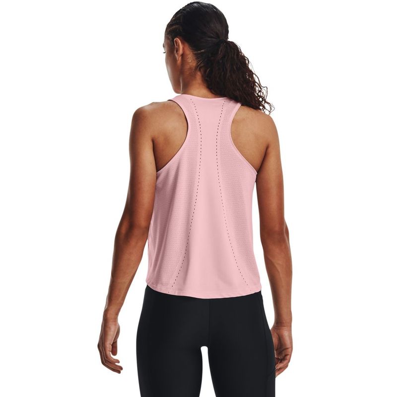 Camiseta-Manga-Sisa-under-armour-para-mujer-Engineered-Knit-Tank-para-entrenamiento-color-rojo.-Reverso-Sobre-Modelo