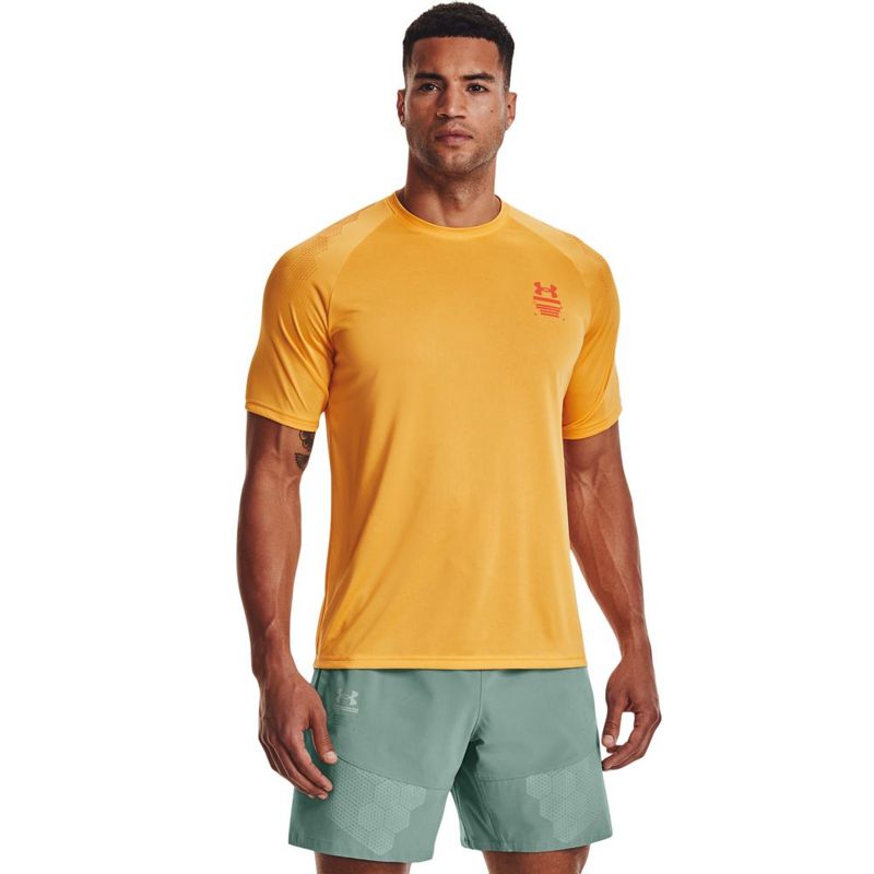 Camiseta-Manga-Corta-under-armour-para-hombre-Ua-Armourprint-Ss-para-entrenamiento-color-amarillo.-Frente-Sobre-Modelo