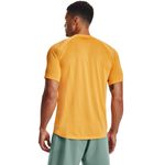 Camiseta-Manga-Corta-under-armour-para-hombre-Ua-Armourprint-Ss-para-entrenamiento-color-amarillo.-Reverso-Sobre-Modelo