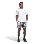 Camiseta-Manga-Corta-adidas-para-hombre-Club-3Str-Tee-para-tenis-color-blanco.-Outfit-Completo
