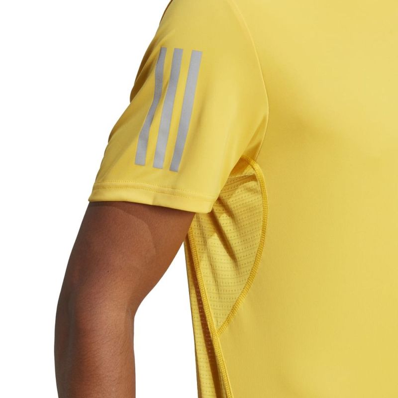 Camiseta-Manga-Corta-adidas-para-hombre-Own-The-Run-Tee-para-correr-color-amarillo.-Detalle-2
