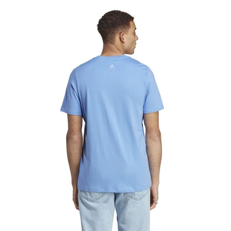 Camiseta-Manga-Corta-adidas-para-hombre-M-Bl-Sj-T-para-moda-color-azul.-Reverso-Sobre-Modelo