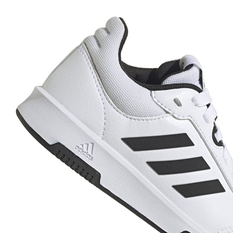 Tenis-adidas-para-niño-Tensaur-Sport-2.0-K-para-moda-color-negro.-Detalle-2