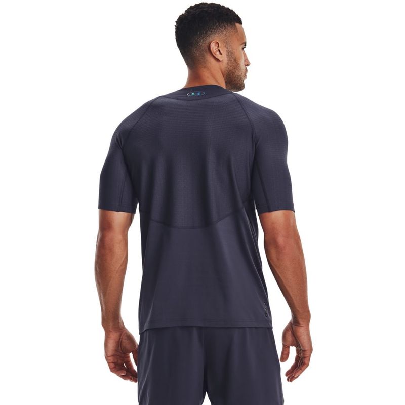Camiseta-Manga-Corta-under-armour-para-hombre-Ua-Smartform-Rush-Ss-para-entrenamiento-color-morado.-Reverso-Sobre-Modelo