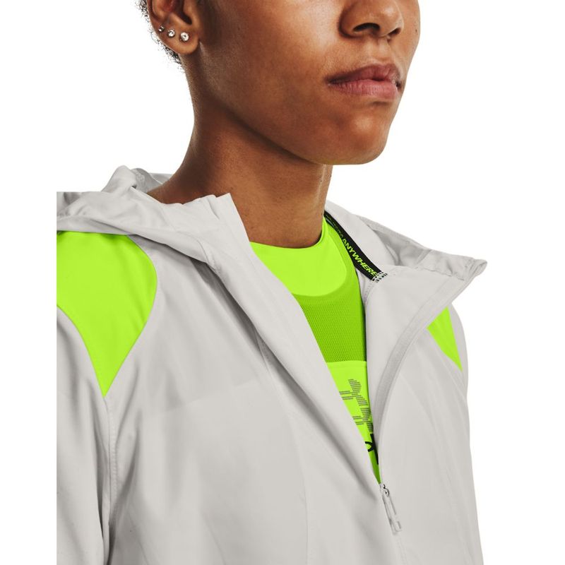 Camiseta-Manga-Larga-under-armour-para-mujer-Ua-Run-Anywhere-Anojacket-para-correr-color-gris.-Cuello