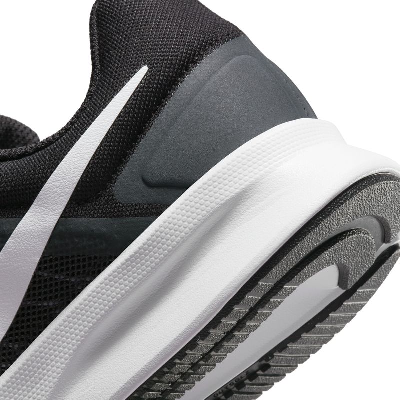 Tenis-nike-para-mujer-Run-Swift-3-para-correr-color-negro.-Detalle-3