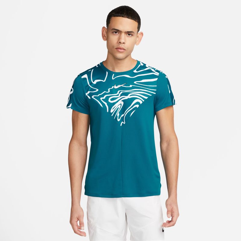 Camiseta-Manga-Corta-nike-para-hombre-M-Nkct-Df-Slam-Top-Mb-para-tenis-color-verde.-Frente-Sobre-Modelo