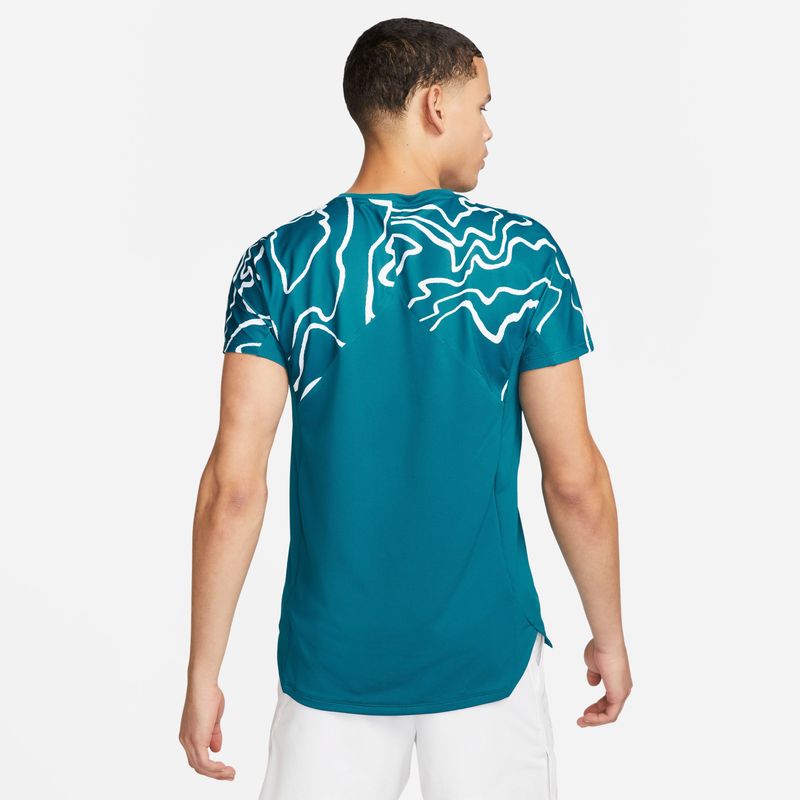 Camiseta-Manga-Corta-nike-para-hombre-M-Nkct-Df-Slam-Top-Mb-para-tenis-color-verde.-Reverso-Sobre-Modelo