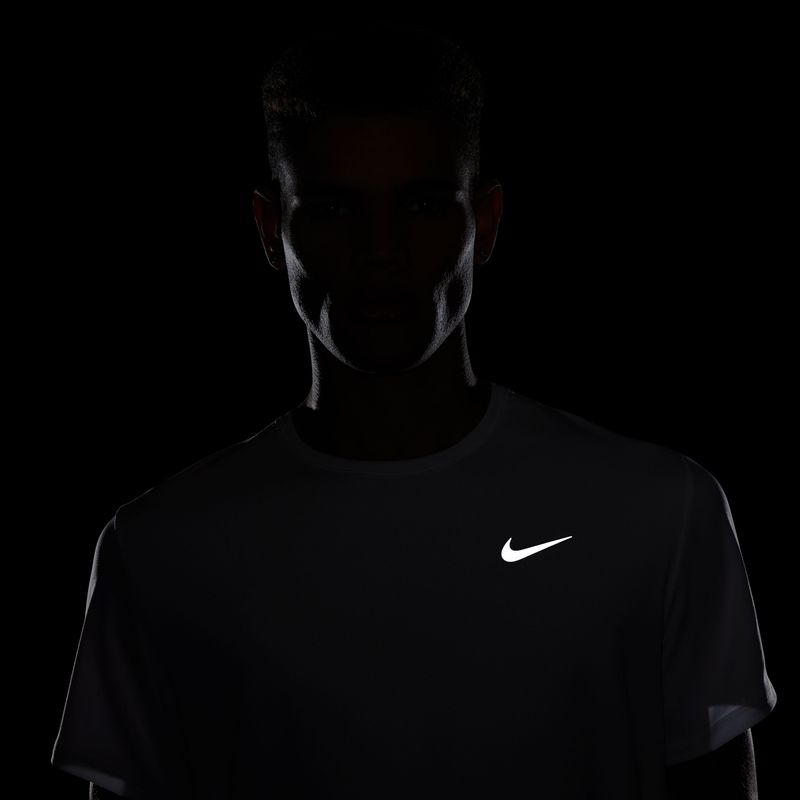 Camiseta-Manga-Corta-nike-para-hombre-M-Nk-Df-Miler-Ss-para-correr-color-blanco.-Detalle-Sobre-Modelo-4