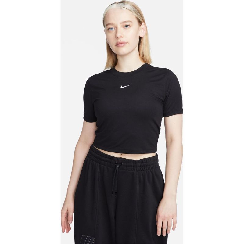 Camiseta-Manga-Corta-nike-para-mujer-W-Nsw-Tee-Essntl-Slim-Crp-Lbr-para-moda-color-negro.-Frente-Sobre-Modelo