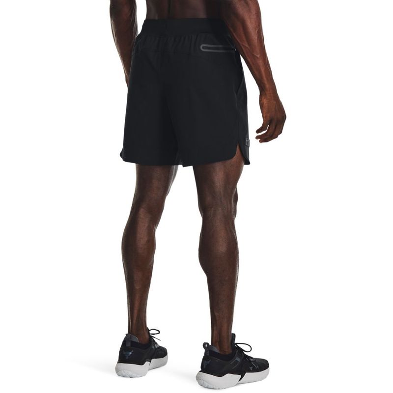 Pantaloneta-under-armour-para-hombre-Pjt-Rock-Unstoppable-Sts-para-entrenamiento-color-negro.-Reverso-Sobre-Modelo