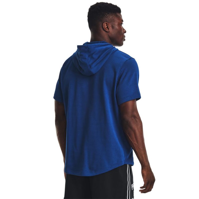 Hoodie-under-armour-para-hombre-Pjt-Rock-Terry-Ss-Hd-Tg-para-entrenamiento-color-azul.-Reverso-Sobre-Modelo