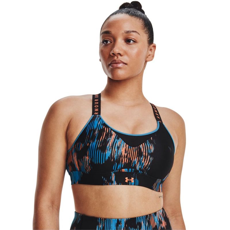 Top-under-armour-para-mujer-Ua-Infinity-High-Print-Bra-para-entrenamiento-color-negro.-Frente-Sobre-Modelo