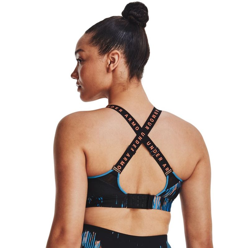 Top-under-armour-para-mujer-Ua-Infinity-High-Print-Bra-para-entrenamiento-color-negro.-Reverso-Sobre-Modelo