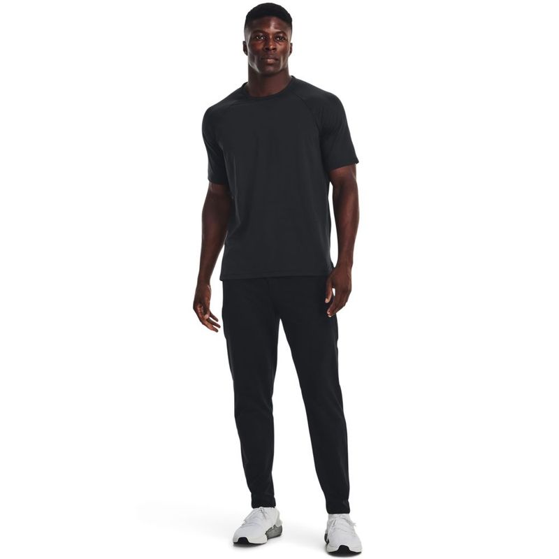 Camiseta-Manga-Corta-under-armour-para-hombre-Ua-Meridian-Shortsleeve-para-entrenamiento-color-negro.-Outfit-Completo